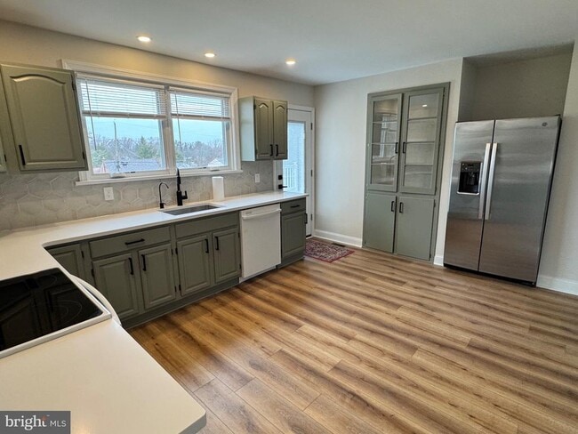 Building Photo - 36 Gravel Hill Rd