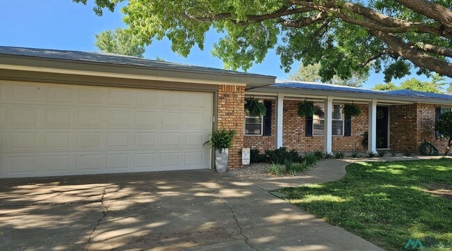 Building Photo - 1817 Fairway Terrace