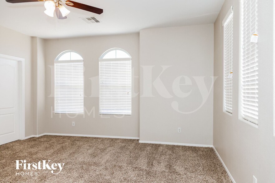 Building Photo - 10772 Manchester Park Dr