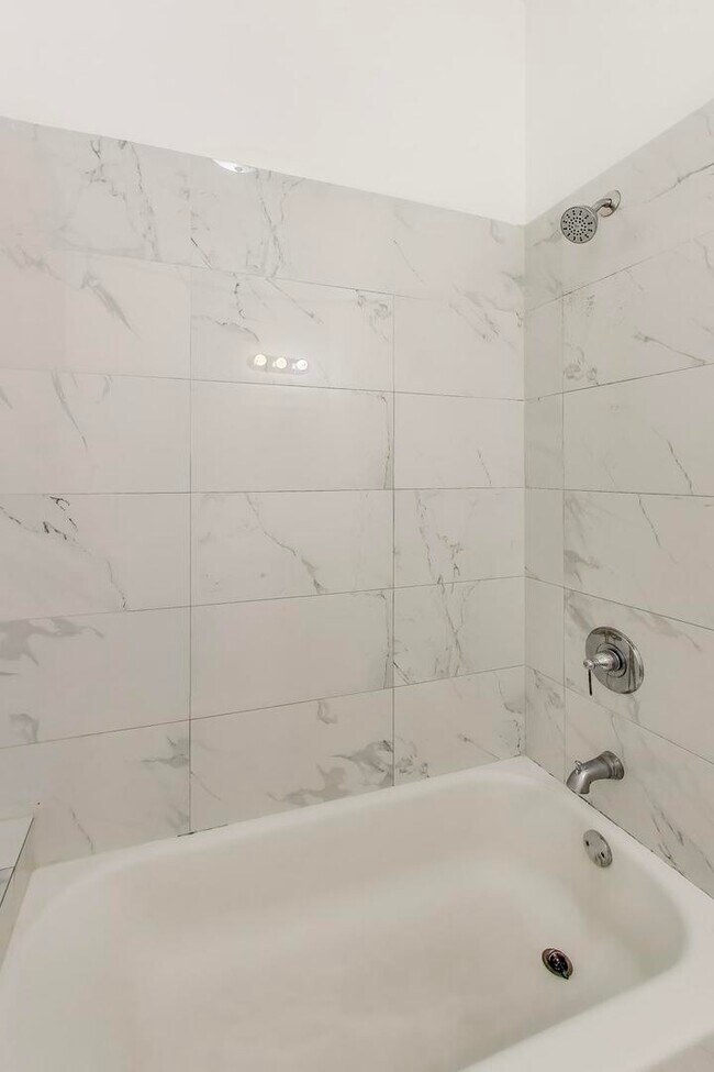 Building Photo - 1908 W 48th St