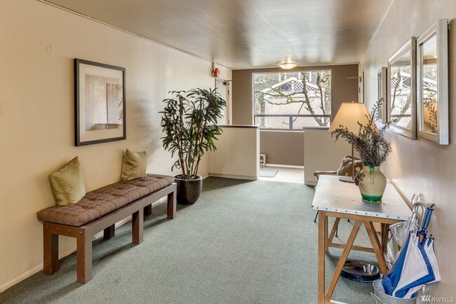 Building Photo - 1bd/1ba Seattle Condo