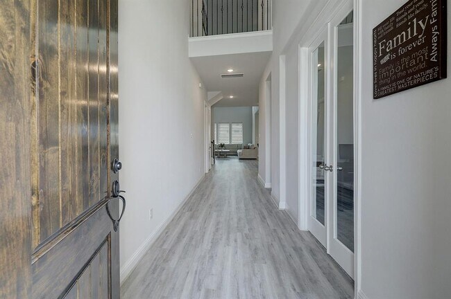 Building Photo - 142 Sunray Creek Dr