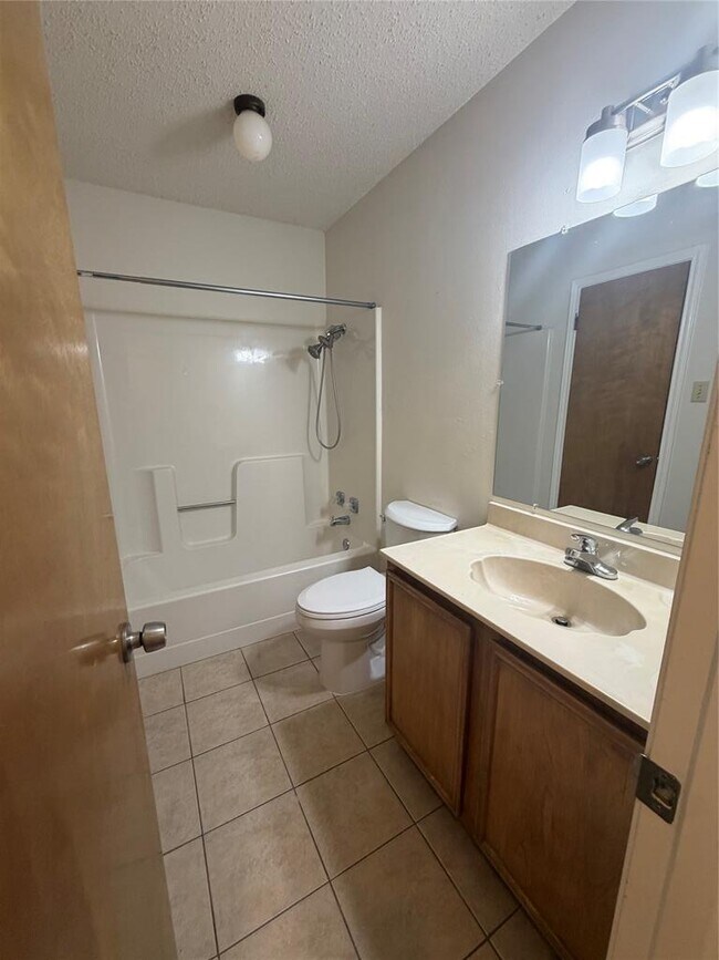 Building Photo - 11101 Oak Branch Dr
