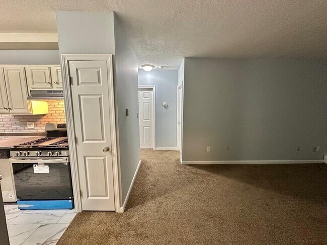 Building Photo - 363 Hildreth St