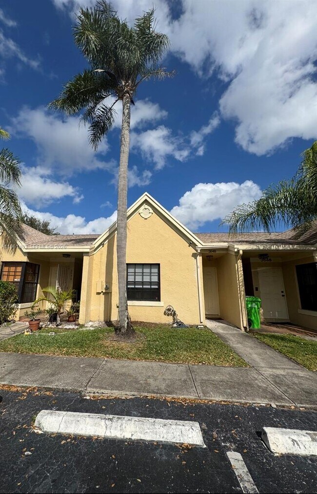 Building Photo - 3648 NW 83rd Ln