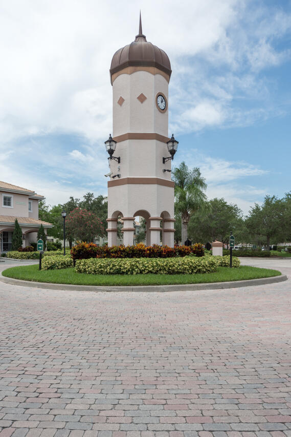 Building Photo - 166 SW Peacock Blvd