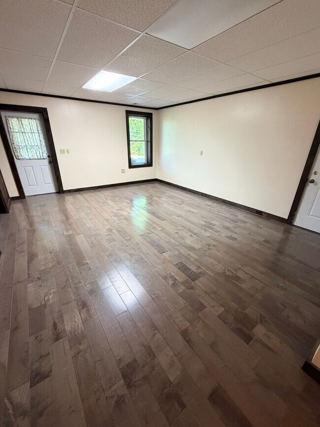 Building Photo - Spacious 3 Bed, 3.5 Bath Home - Convenient Mars Hill Location