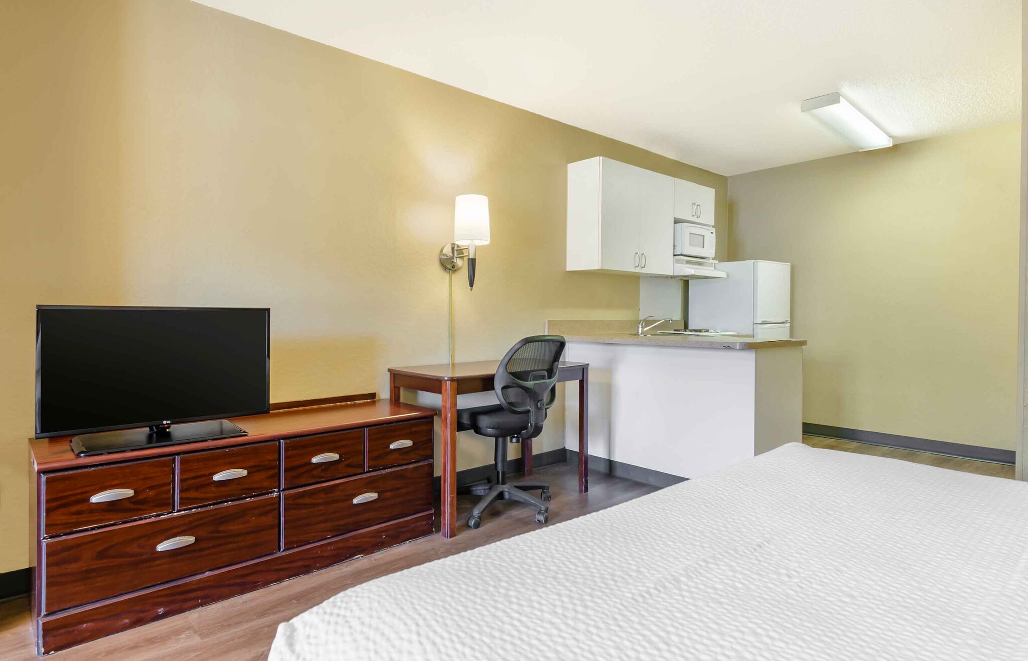 Building Photo - Furnished Studio-Roanoke - Airport