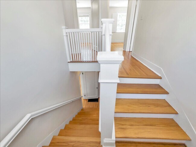 Building Photo - 3551 Overlook Ave