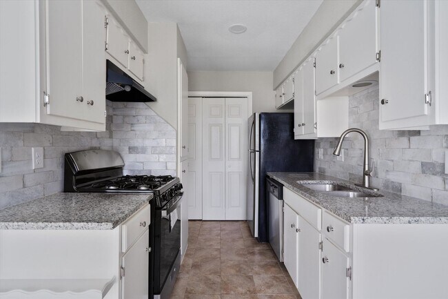 Building Photo - 701 Ramble Ln