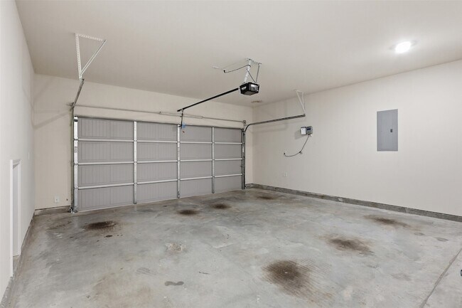 Building Photo - 9738 Champion Heavens Dr