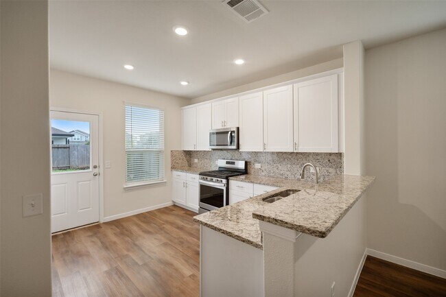 Building Photo - 14551 Maple Field Dr