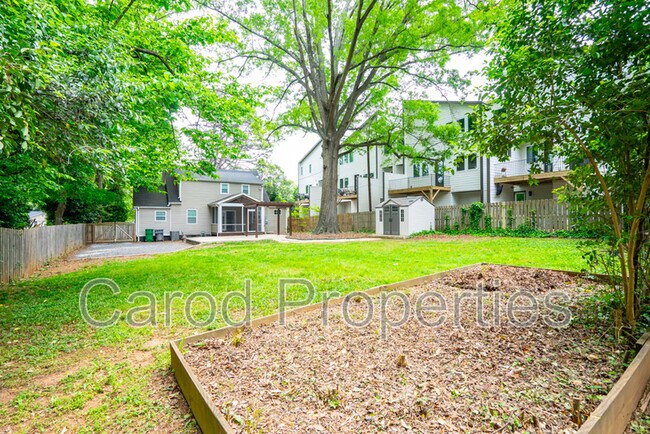 Building Photo - 3338 Eastway Dr