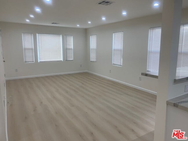 Building Photo - 1254 N Detroit St