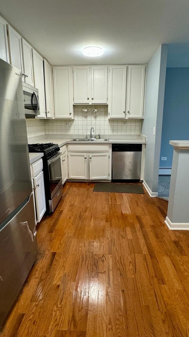 Building Photo - 1041 W Ogden Ave