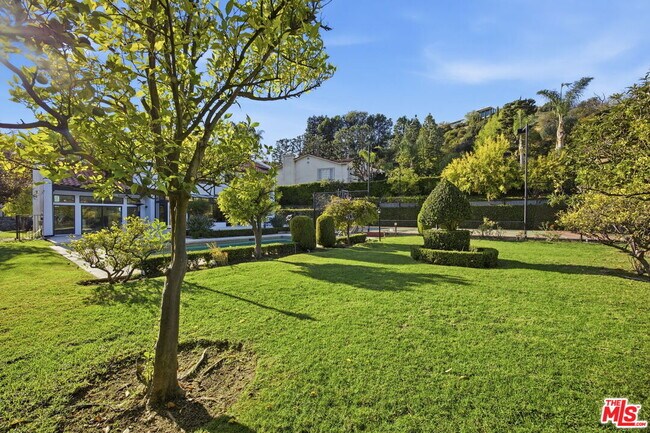 Building Photo - 2846 Royston Pl