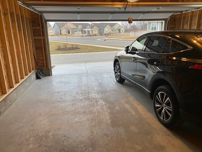 Building Photo - 604 Sugar Maple Ln