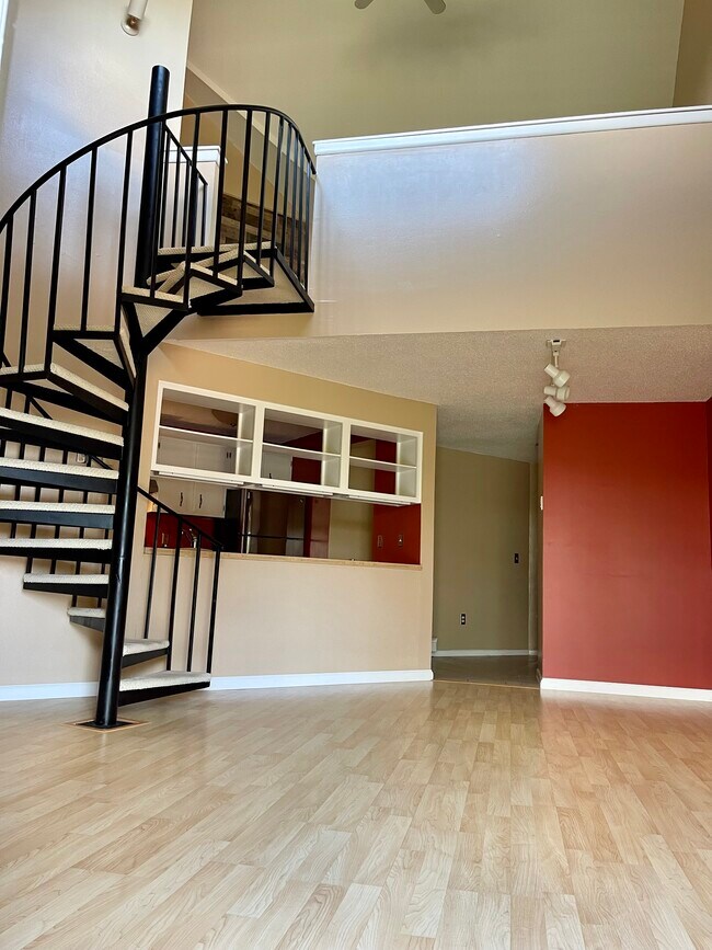 Building Photo - 181 Loomis Dr