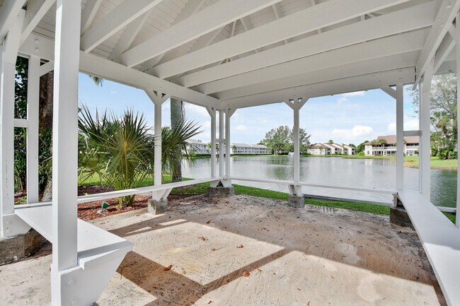 Building Photo - 160 Cypress Point Dr