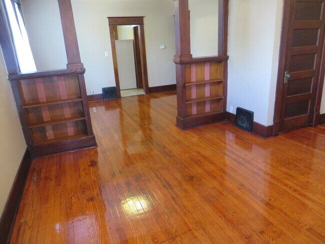 Building Photo - 1117 Nelson St