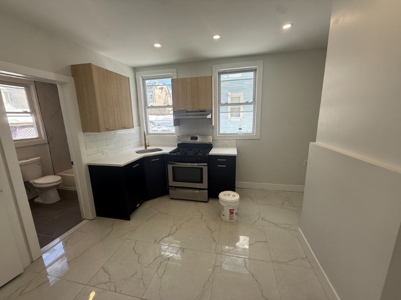 Building Photo - 575 13th Ave