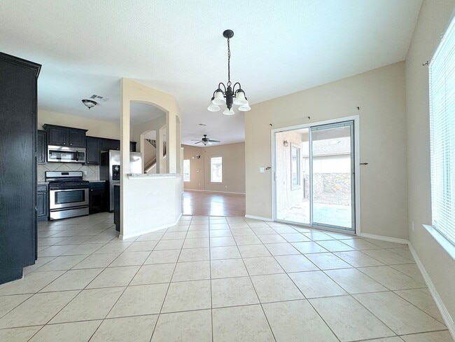 Building Photo - Sandstone Ranch Estates 4Bed/2.5bath Refrig A/C!