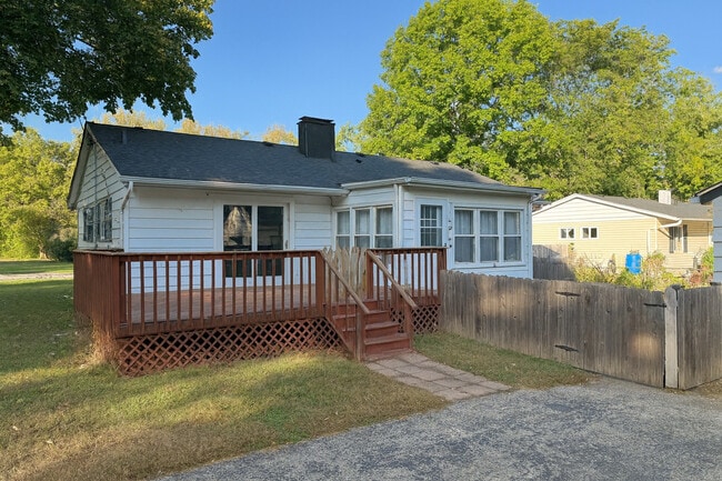 Building Photo - 404 Thoria Rd