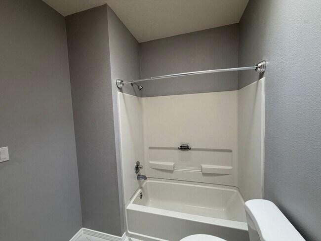 Building Photo - Beautiful Luxury Single Story Town Home Available Near Coors Blvd NW & Dellyne Ave NW!