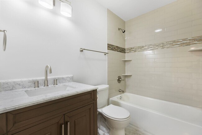 Building Photo - Four Bedroom Four Bath Home