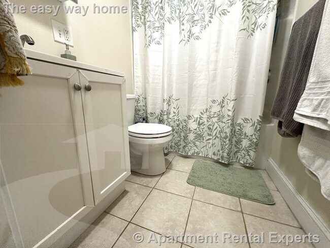 Building Photo - 1056 Cambridge St