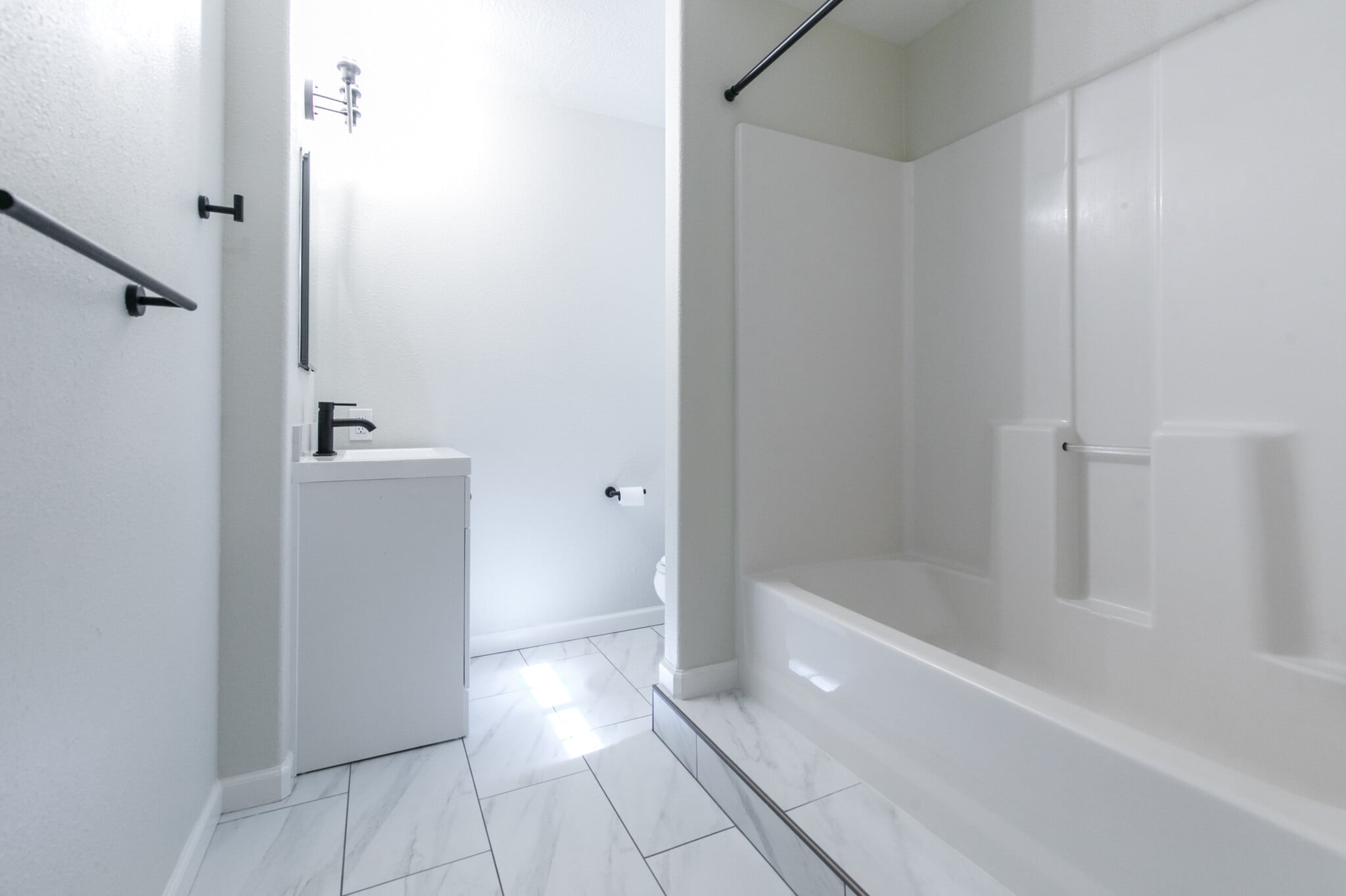 Building Photo - 504 Eden Ave