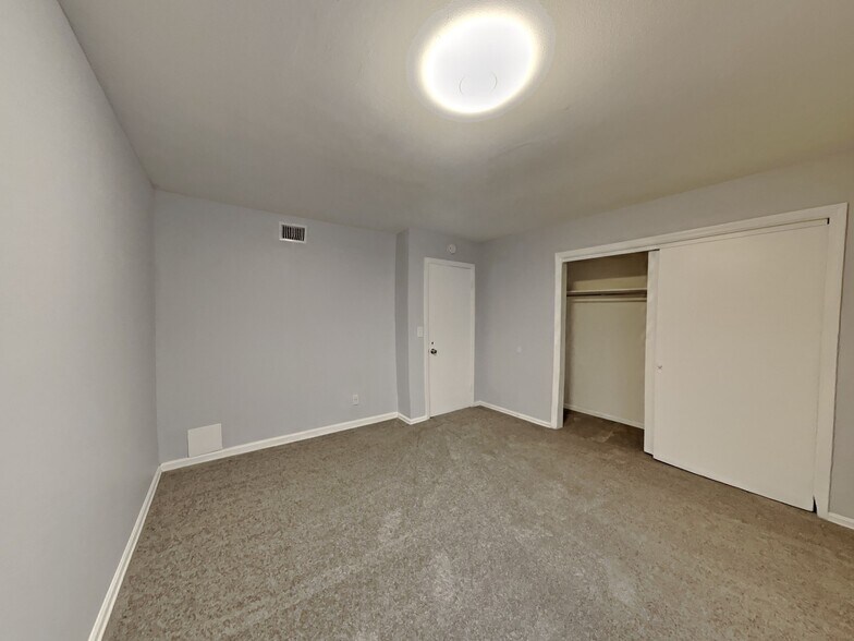 Building Photo - 3125 Colonial Way