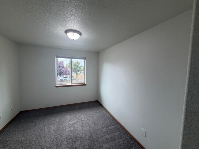 Building Photo - 1139 2nd St NW