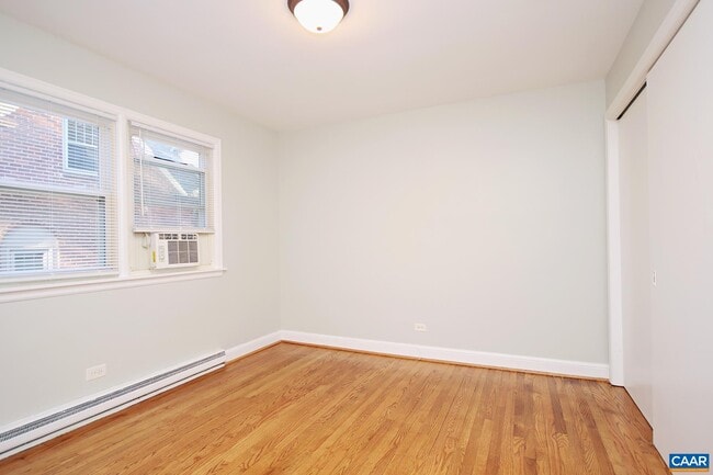 Building Photo - 2114 Ivy Rd