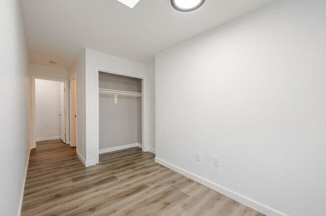 Building Photo - 1208 16th St NE