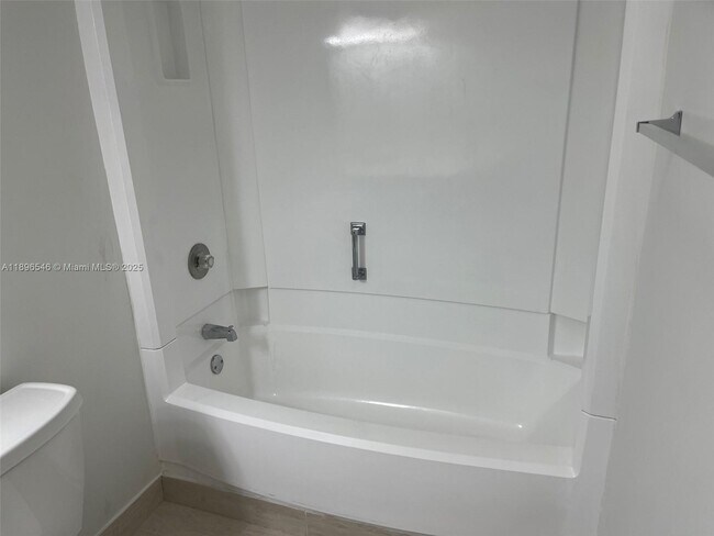Building Photo - 14221 N Kendall Dr