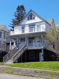 Building Photo - AVAILABLE SEPTEMBER - 2 BED 1 BATH Apt!
