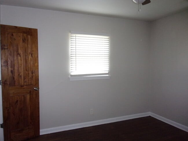 Building Photo - 2 Bedroom 1 Bath Home Minutes from Uptown Charlotte
