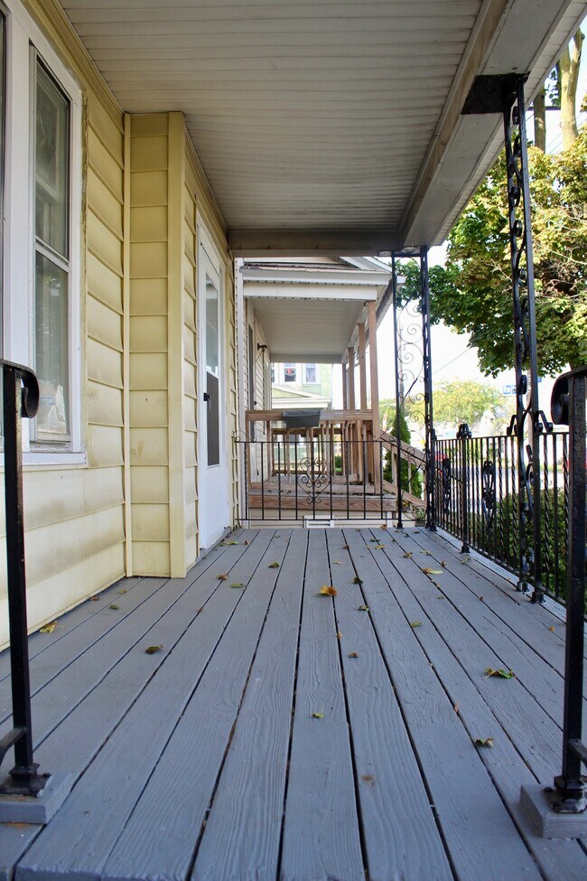 Building Photo - 228 Weiss St