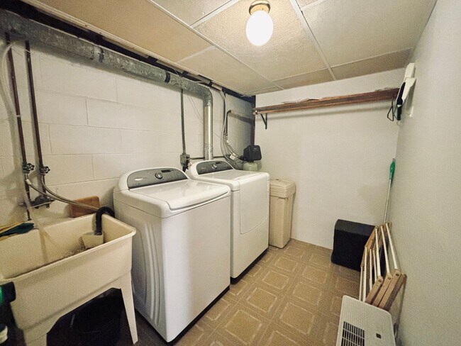 Building Photo - Rare, Must See Rambler in Cottage Grove