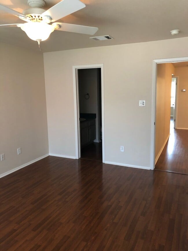 Building Photo - UT PRE-LEASE: 2 BR / 2 BA - Top Floor Unit...