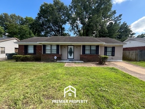 Building Photo - Charming 3BR/1BA Near Parkway Village | 1,305 Sq Ft, Open Kitchen & Large Fenced Yard
