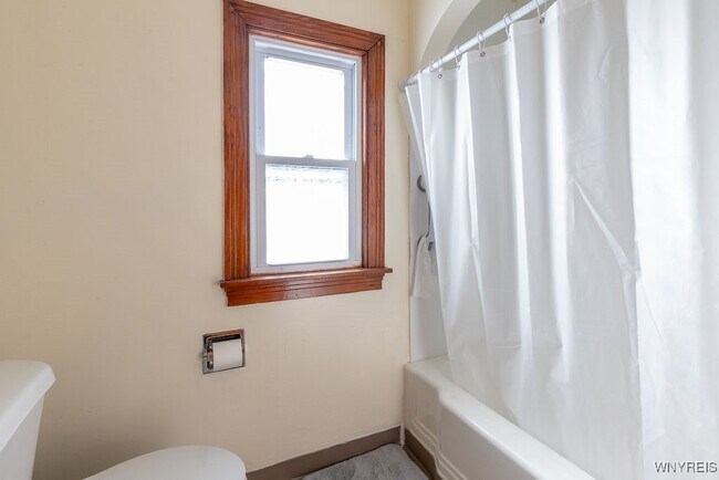 Building Photo - 38 Alexander Ave