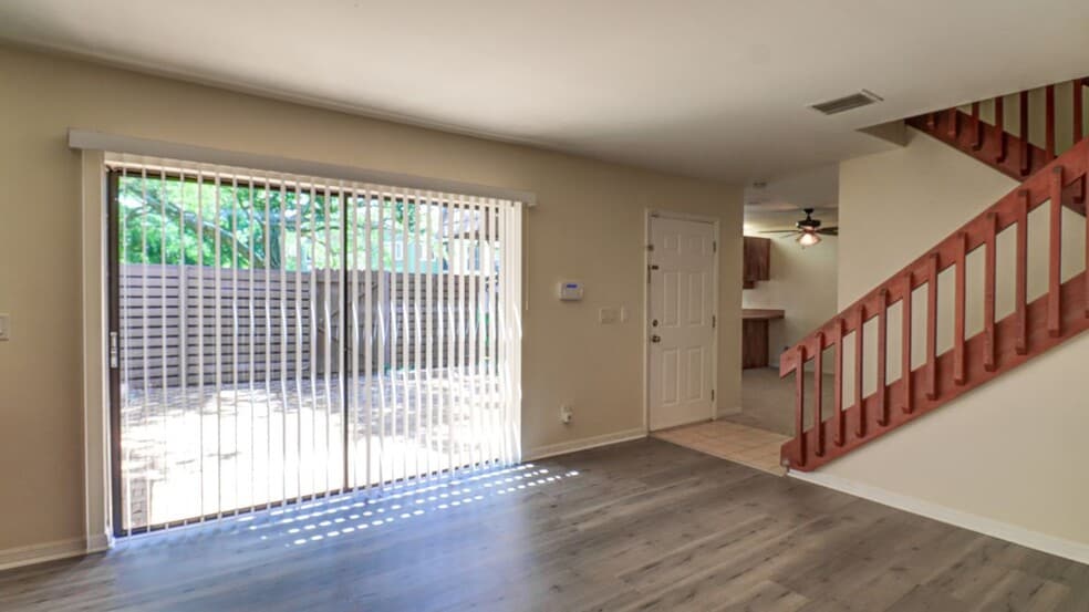 Building Photo - 15206 W Pond Woods Dr