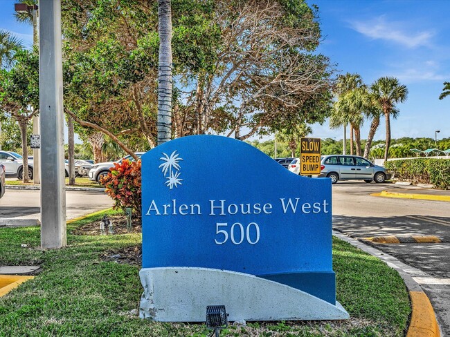 Building Photo - 500 Bayview Dr