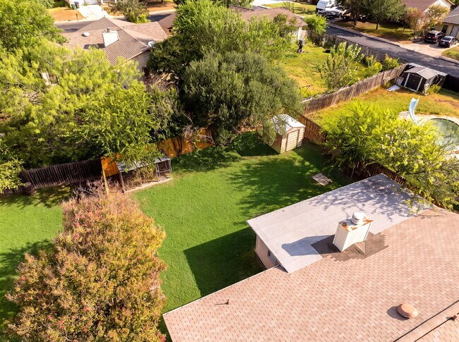 Building Photo - MINUTES FROM LACKLAND, MILES FROM BORING