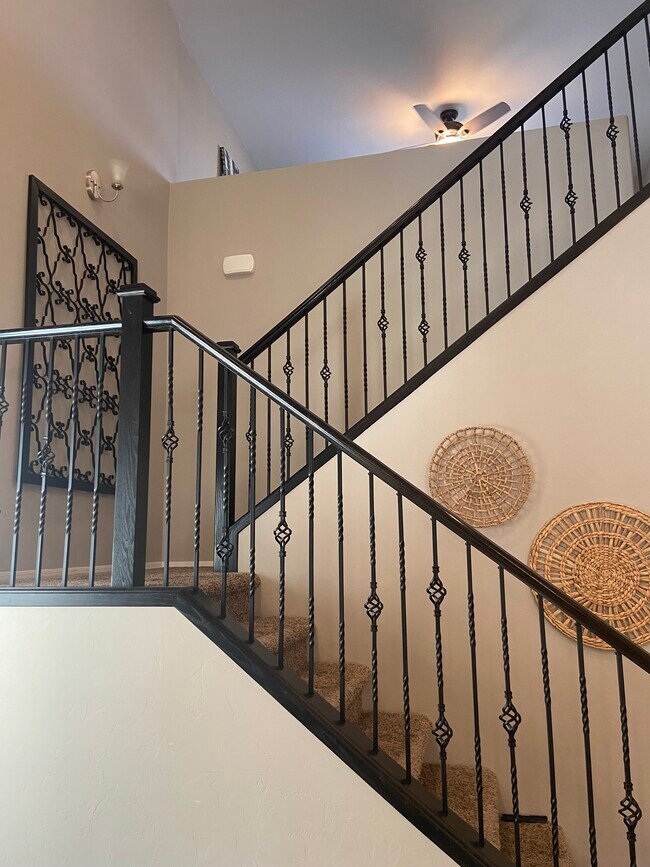 Building Photo - 9095 Blue Saguaro St