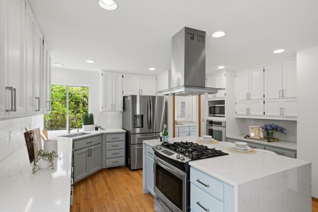 Building Photo - Beautiful 4 Bed 2.5 Bath Home in Renton