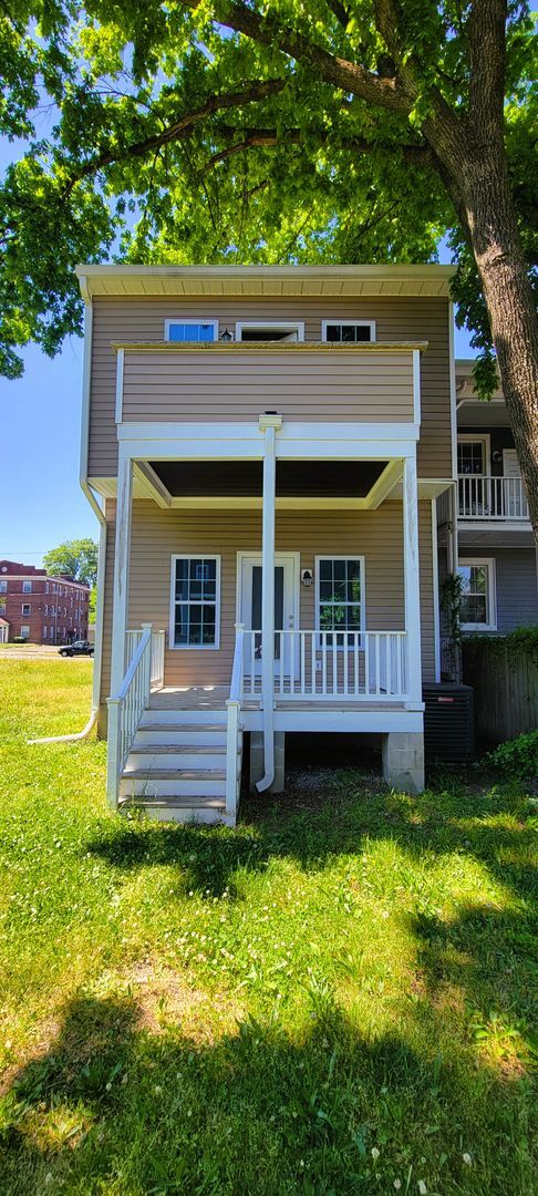 Building Photo - Beautiful 2 story home in heart of Church ...