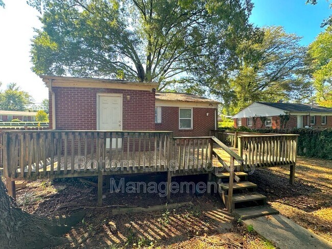 Building Photo - 1100 Moretz Ave